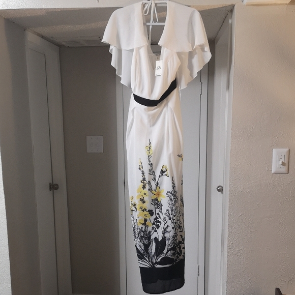 Miss Selfridge Dresses & Skirts - Miss Selfridge White and Black Floral Maxi Dress NWT